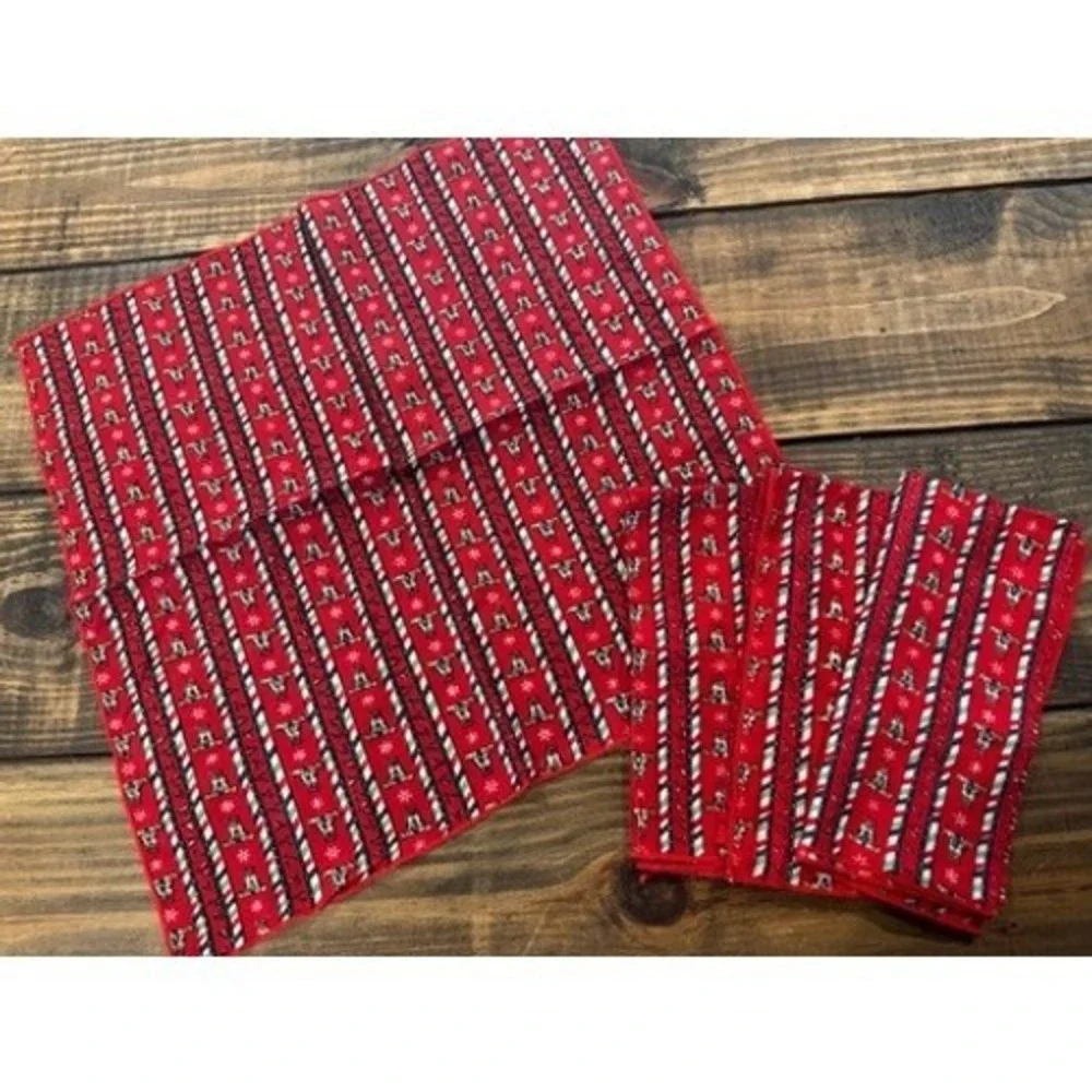 Vtg Christmas Bears Napkins Red Green‎ White Holiday Table Setting 4 Count